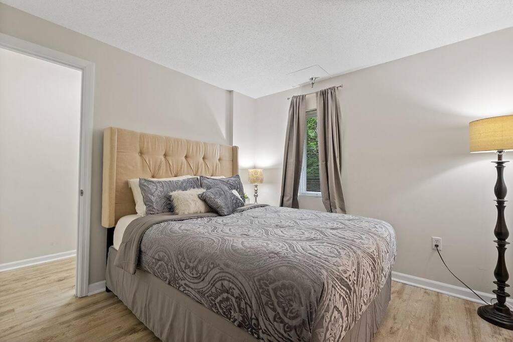 Peaceful Downtown - 10 Mins Walk To Main Strip Apartment