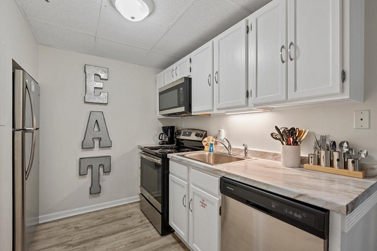 Peaceful Downtown - 10 Mins Walk To Main Strip Apartment
