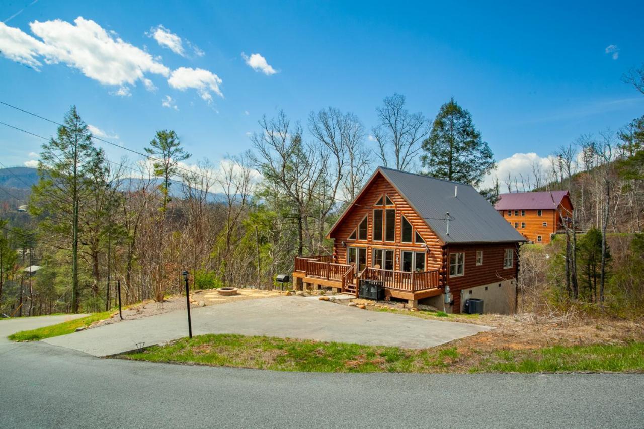 Mystic Mountain View Grill Fire Pit * Gatlinburg