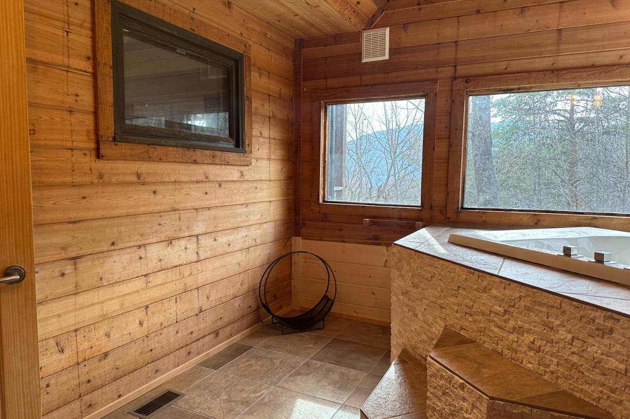 5 Bear Chalet Holiday home *