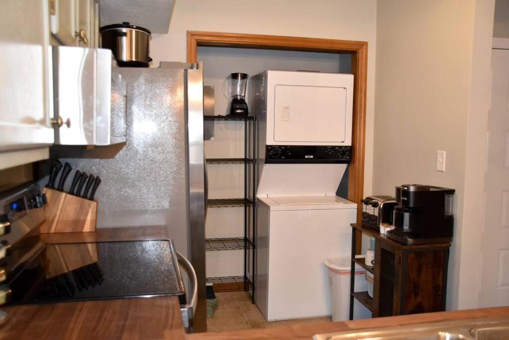 Cozy Mountain Getaway! Mountain Views! 2 Bed, 2 Bath, Sleeps 6 * Gatlinburg