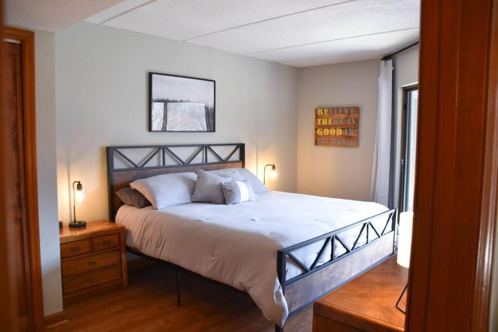 Apartment Cozy Mountain Getaway! Mountain Views! 2 Bed, 2 Bath, Sleeps 6