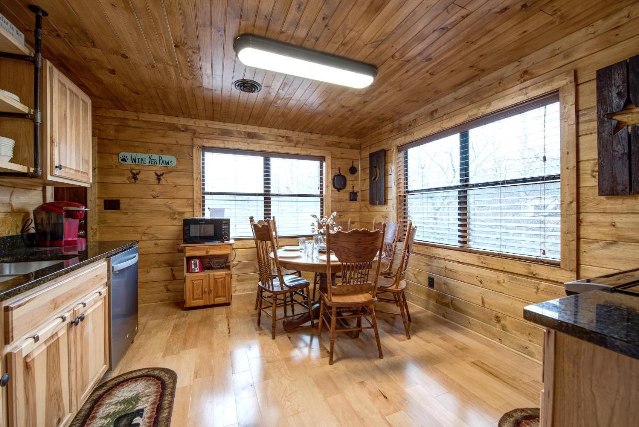 Rocky Top Lodge, 6 Bedrooms, Pool Access, Hot Tub, Mountain View, Sleeps 14 Holiday home