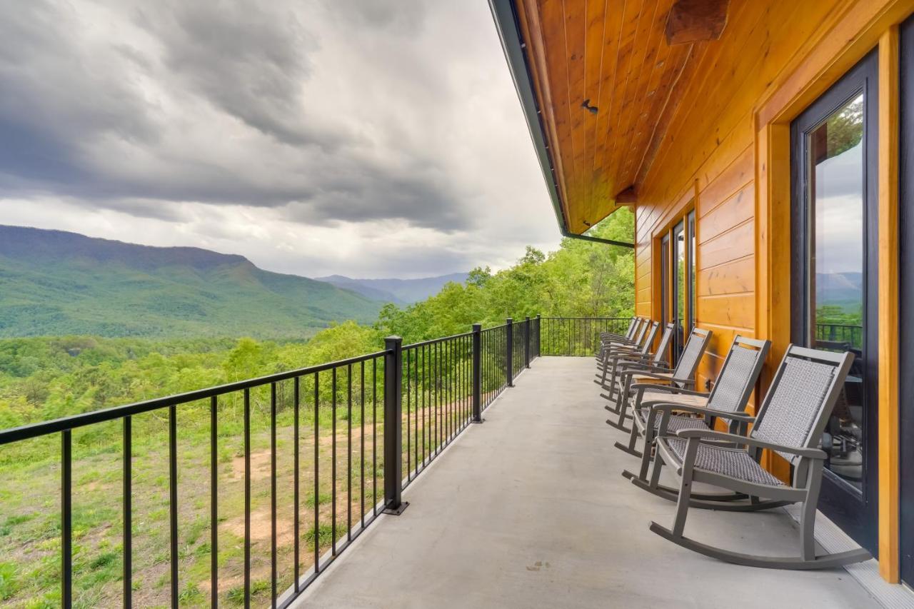 Holiday home Vacation With Private Hot Tub! *
