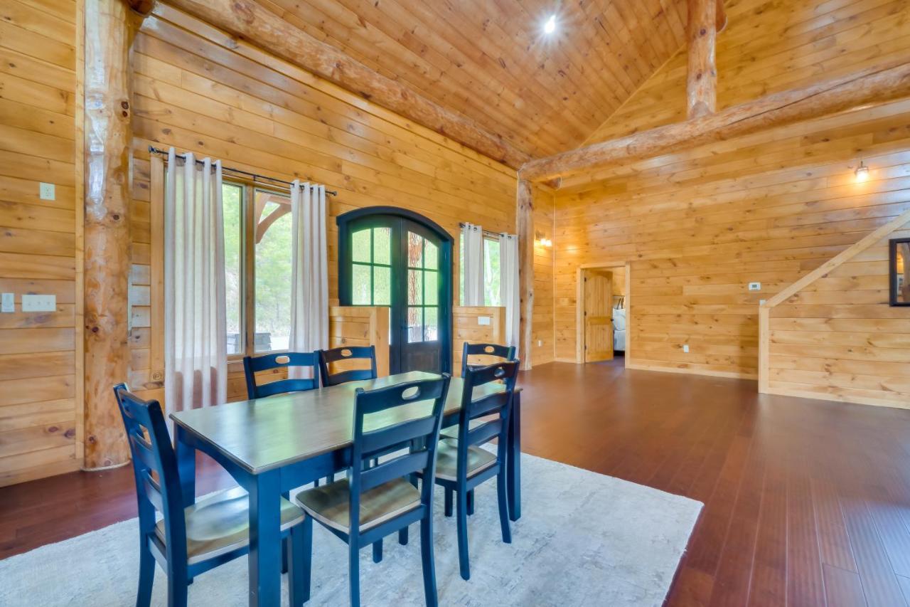 Holiday home Vacation With Private Hot Tub!