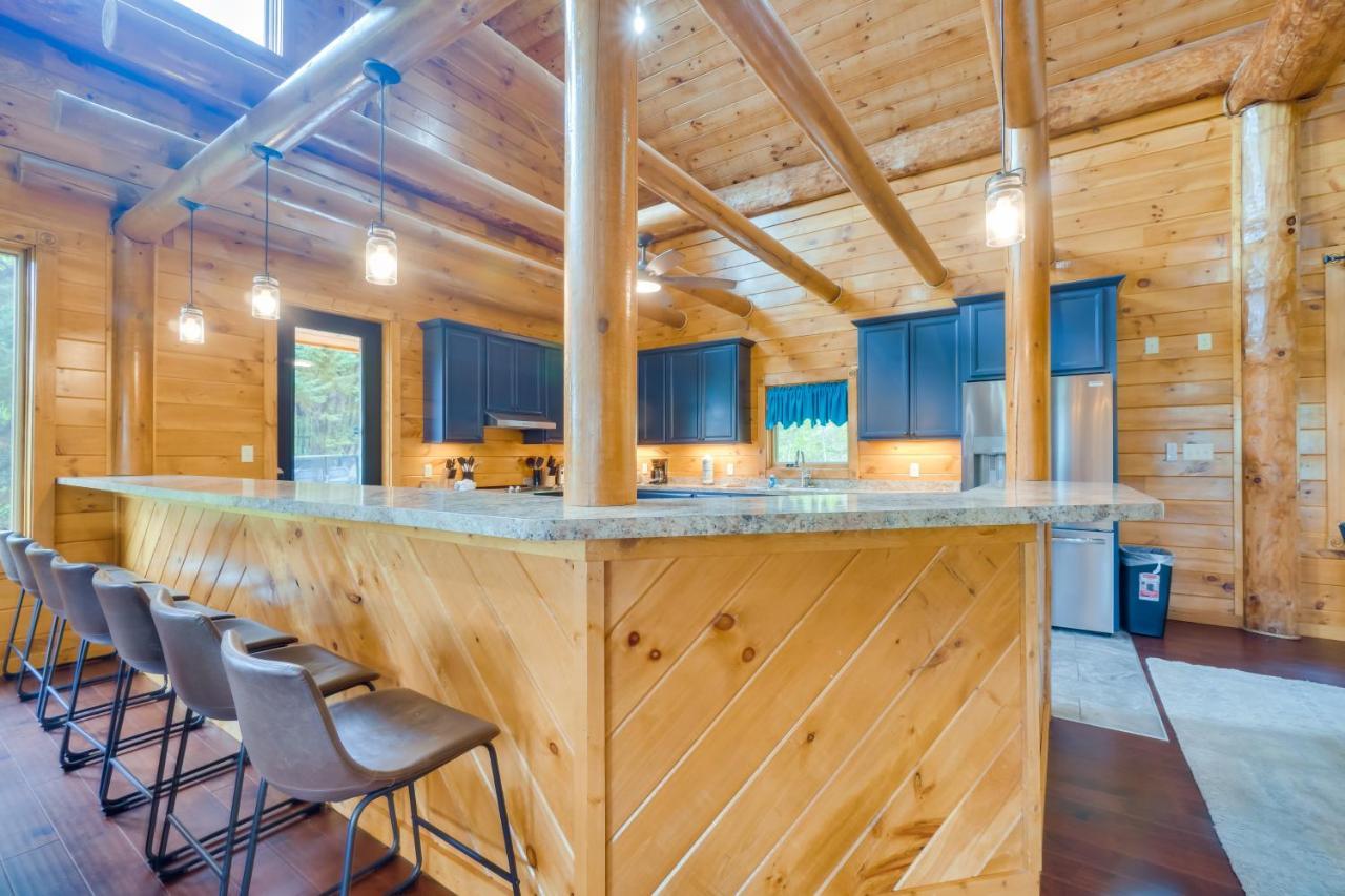 Vacation With Private Hot Tub! Holiday home *