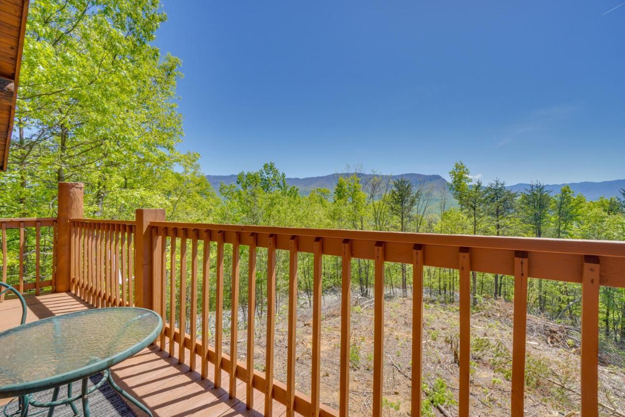 Smoky Mountain Vacation With Hot Tub! Holiday home Gatlinburg