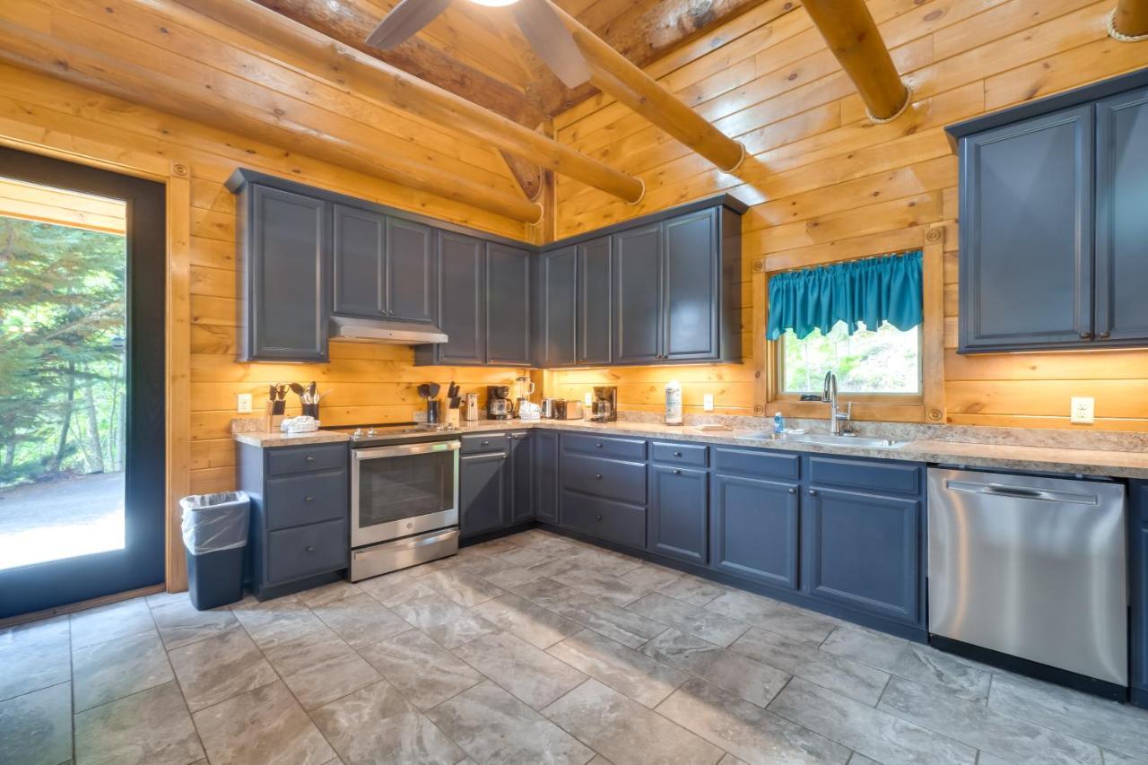 Holiday home Vacation With Private Hot Tub!