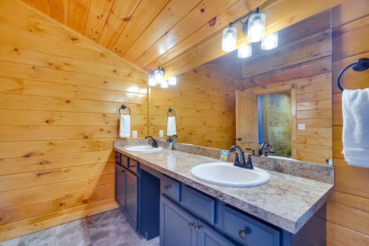 Vacation With Private Hot Tub! Gatlinburg