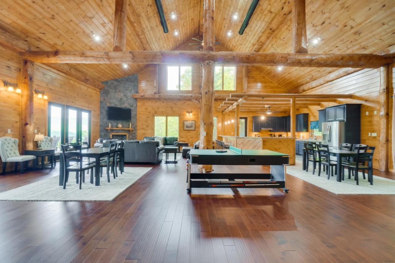 Vacation With Private Hot Tub! Holiday home Gatlinburg