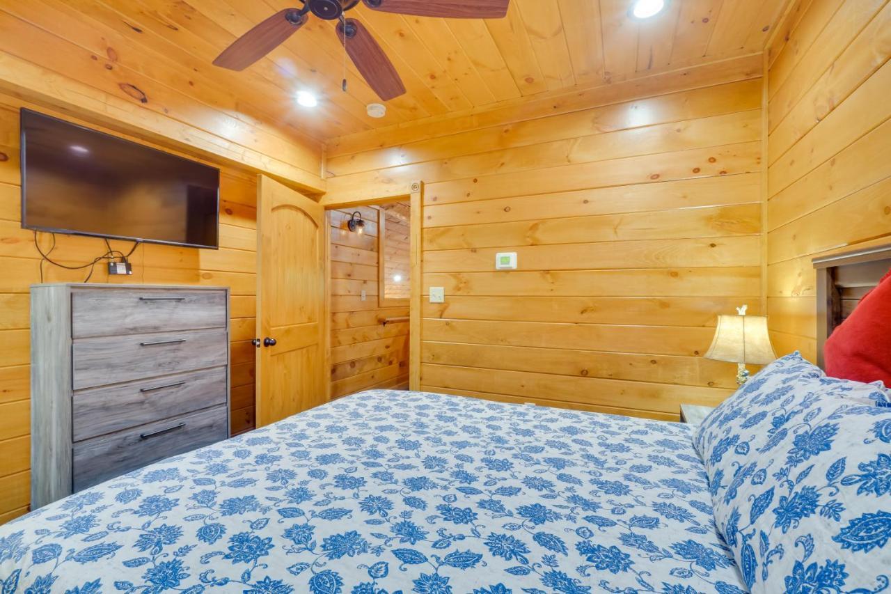 Vacation With Private Hot Tub! Holiday home *