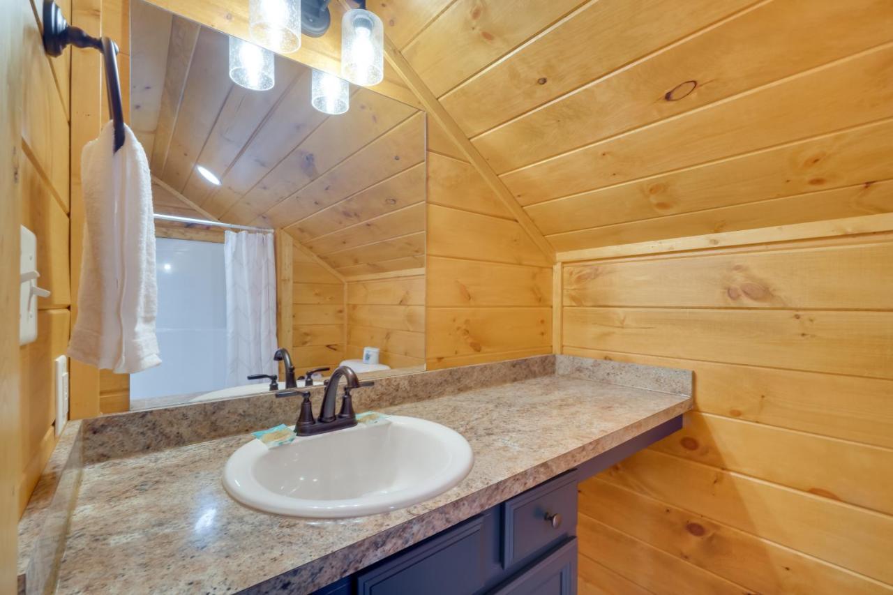 Vacation With Private Hot Tub!