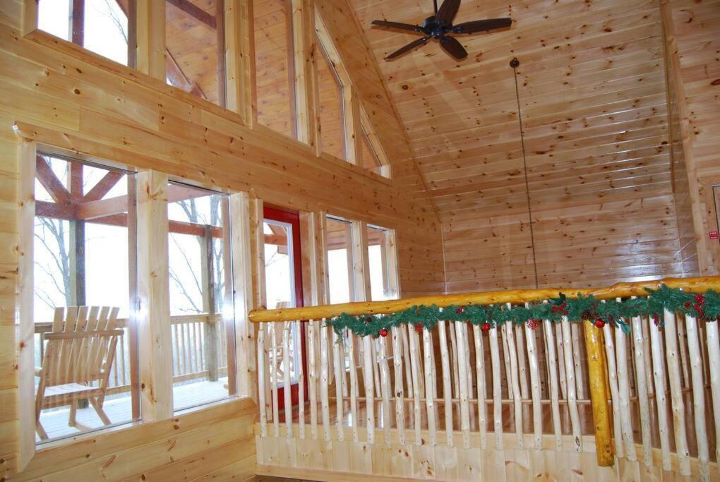 * *luxury 4 Bdrms, Views, Theater, Arcade, Firepit