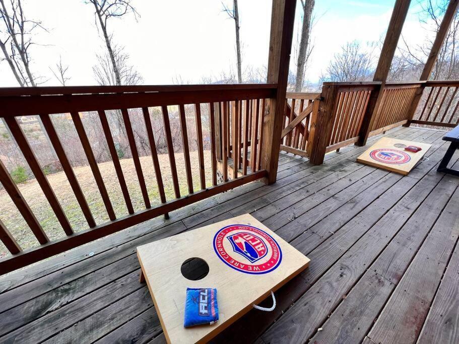 * *luxury 4 Bdrms, Views, Theater, Arcade, Firepit