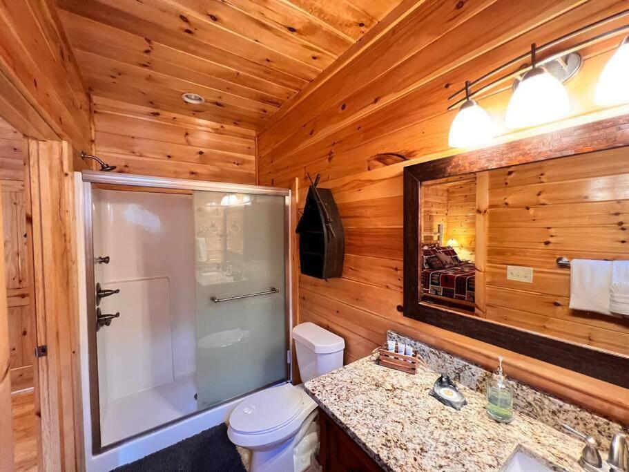 * *luxury 4 Bdrms, Views, Theater, Arcade, Firepit Holiday home *