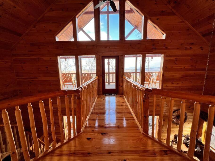 Holiday home * *luxury 4 Bdrms, Views, Theater, Arcade, Firepit