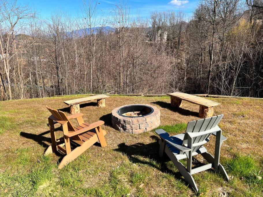 Holiday home * *luxury 4 Bdrms, Views, Theater, Arcade, Firepit *
