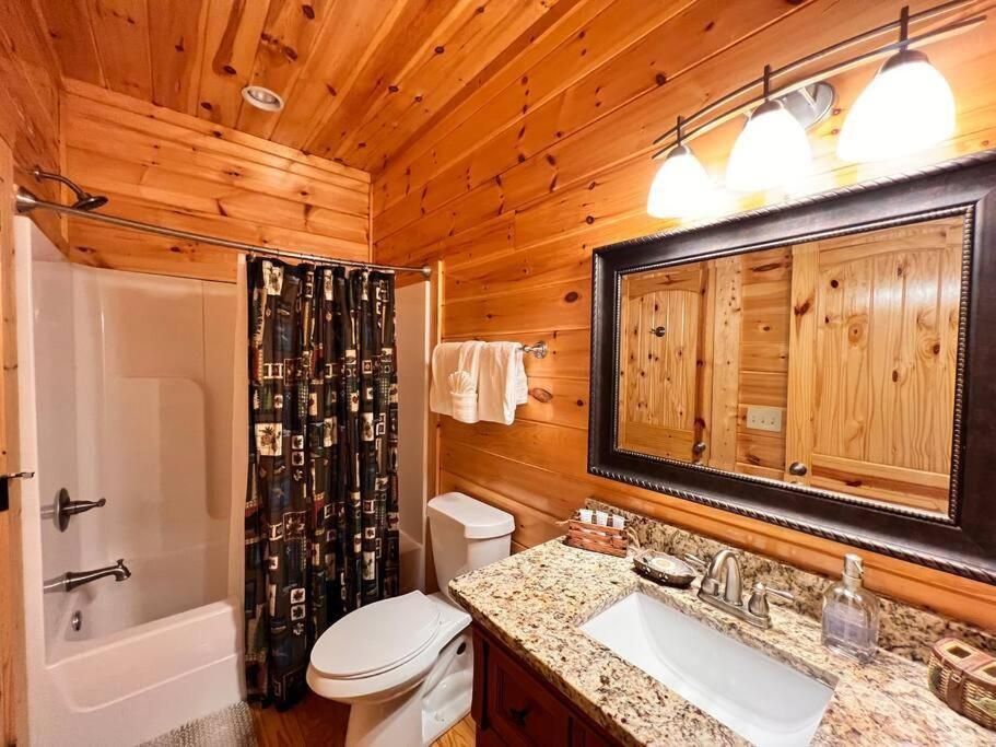* *luxury 4 Bdrms, Views, Theater, Arcade, Firepit *