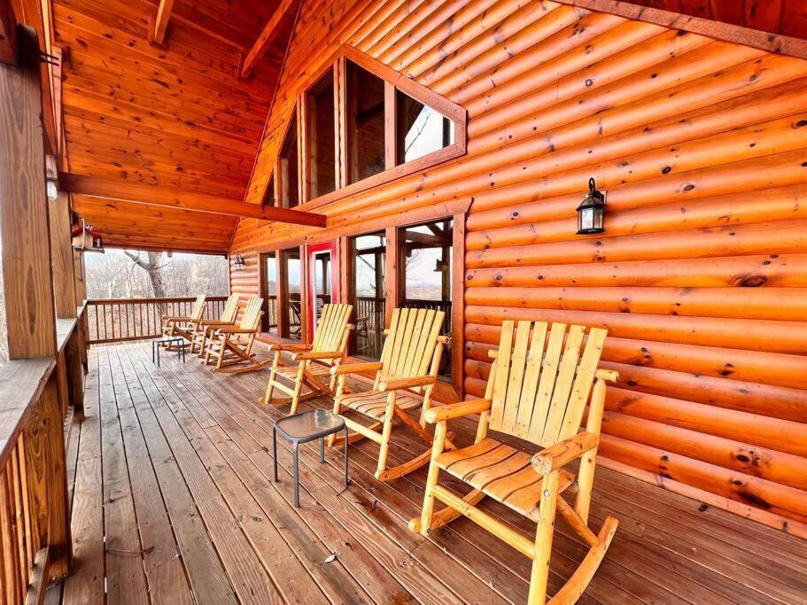 * *luxury 4 Bdrms, Views, Theater, Arcade, Firepit *