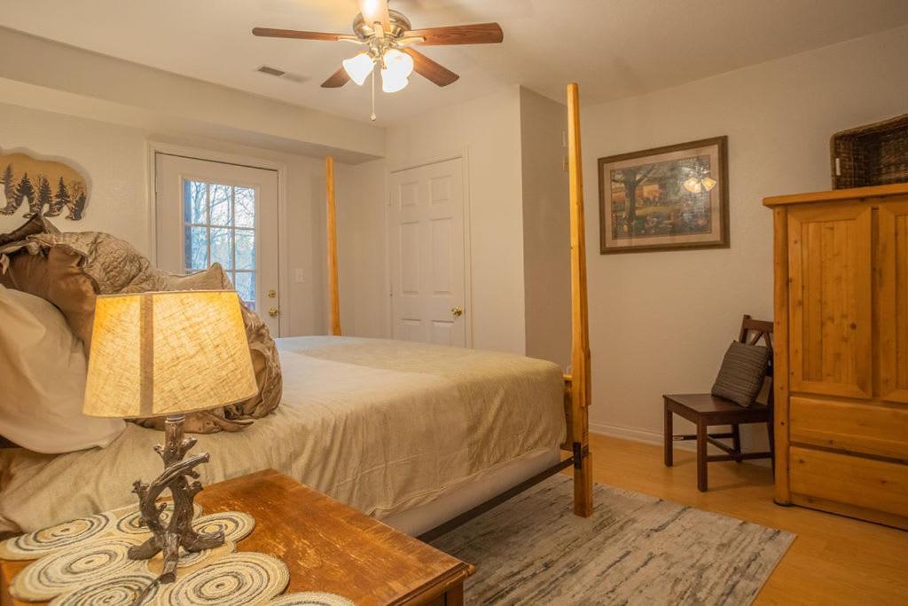Sasquatch A Sleeps 12 Holiday home *