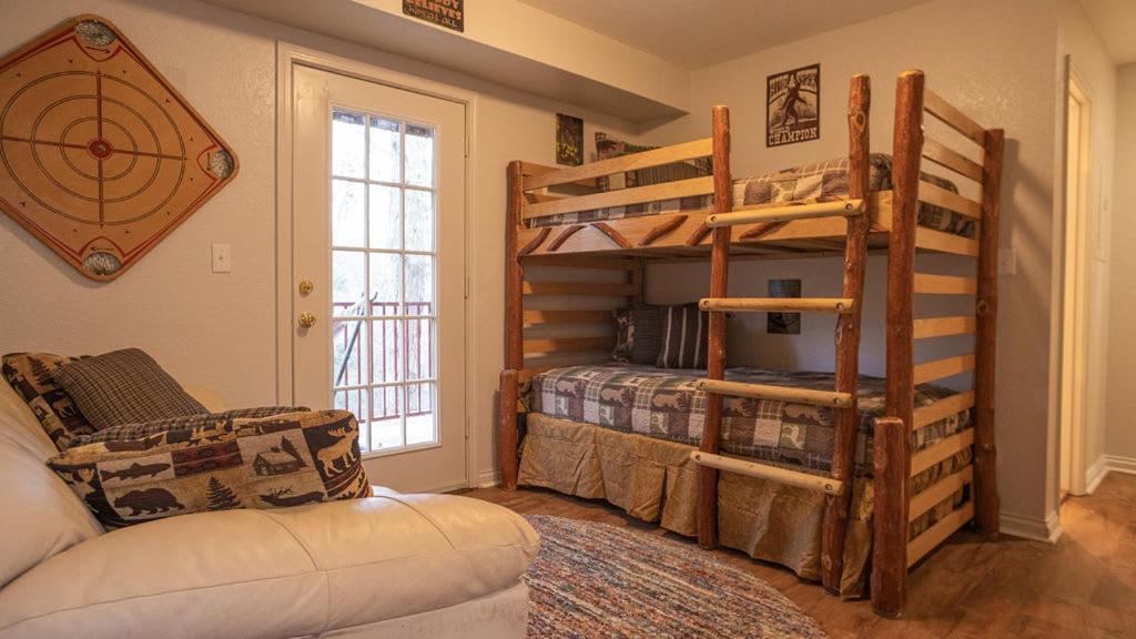 Holiday home Sasquatch A Sleeps 12 *