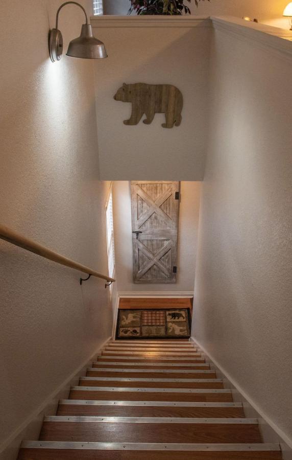 Holiday home Sasquatch A Sleeps 12