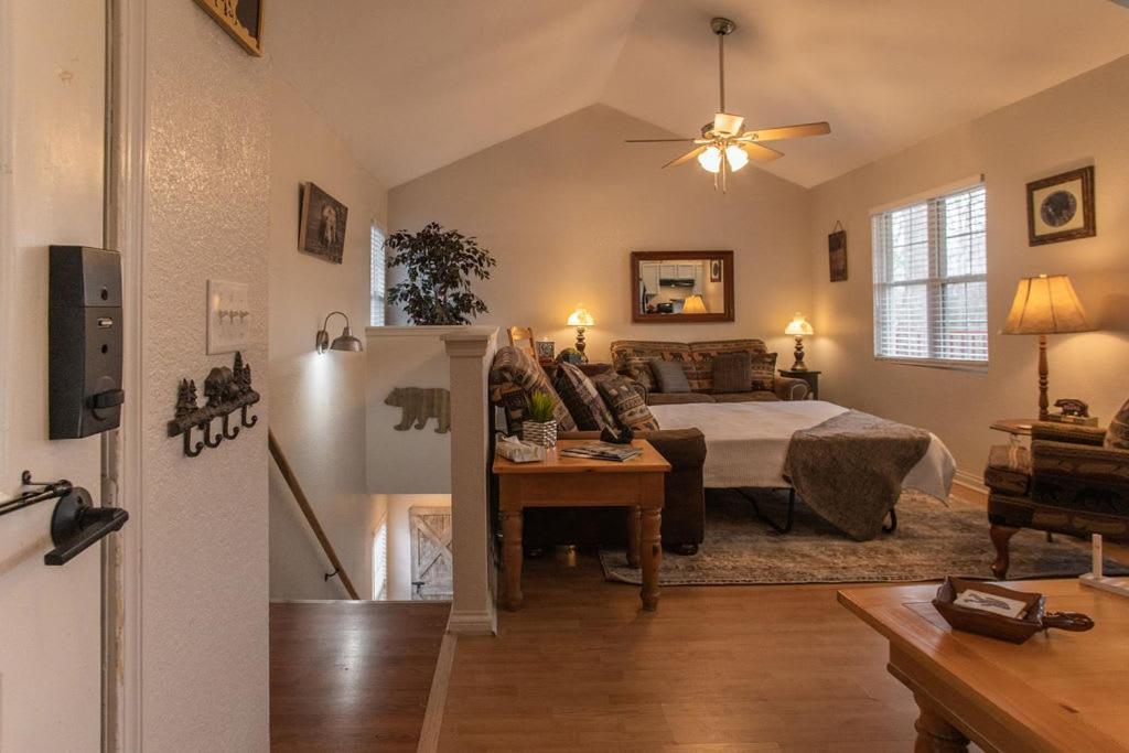 Holiday home Sasquatch A Sleeps 12