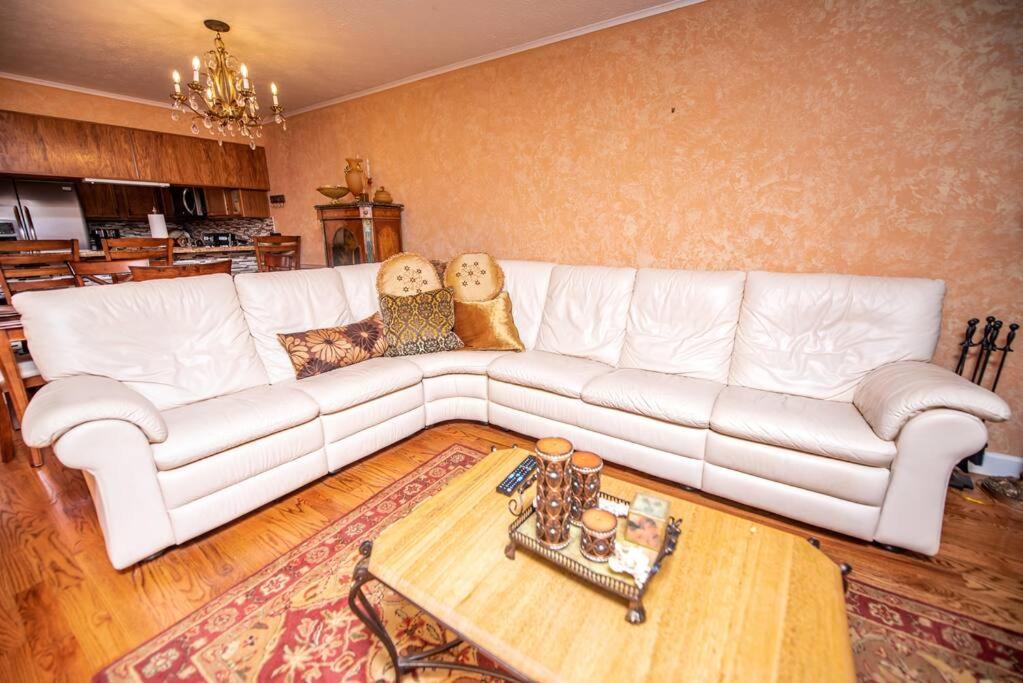 Apartment & Mountain View 5 Mins From Downtown