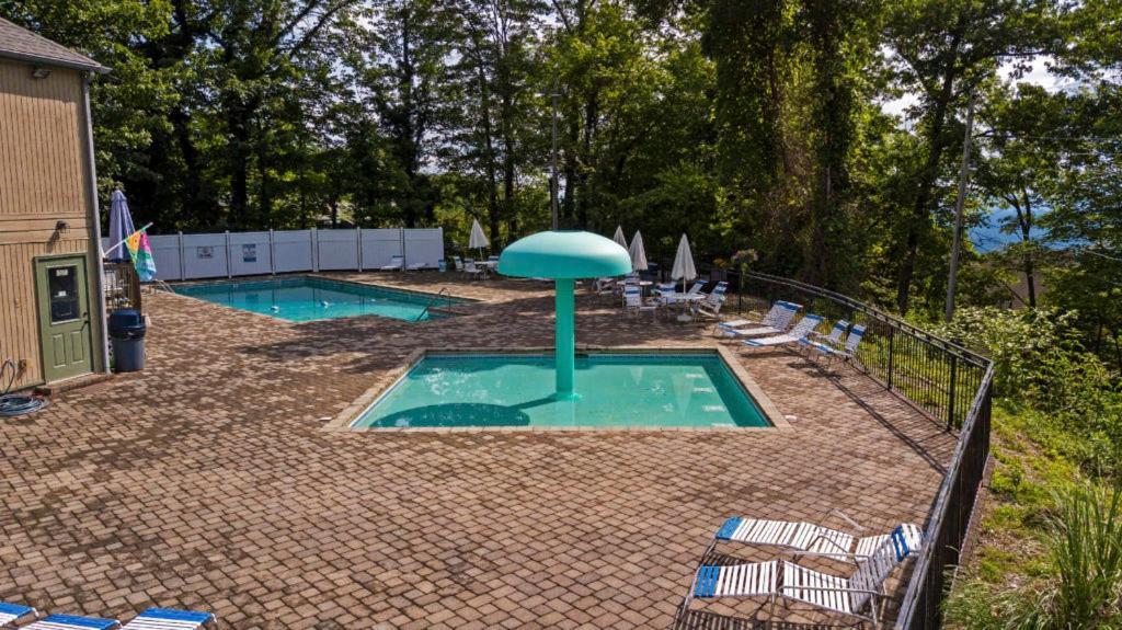 Apartment Cozy Mountain Getaway! Mountain Views! 2 Bed, 2 Bath, Sleeps 6
