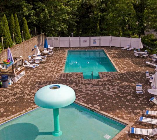 Cozy Mountain Getaway! Mountain Views! 2 Bed, 2 Bath, Sleeps 6 Apartment *