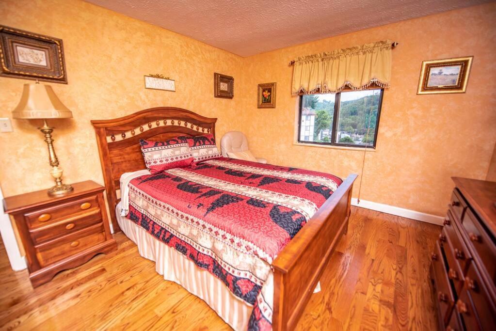 & Mountain View 5 Mins From Downtown Gatlinburg