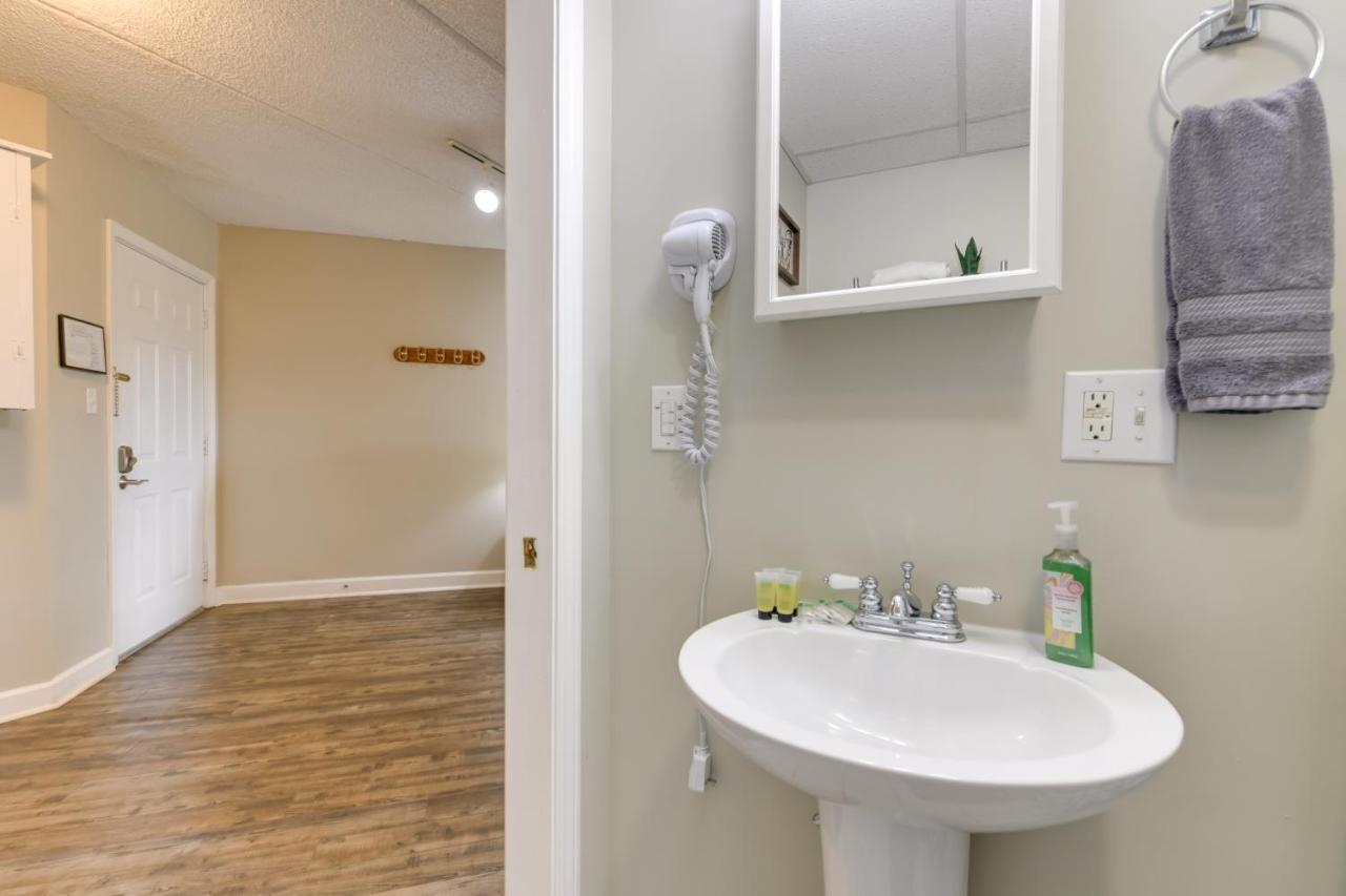 Studio, Walk To Downtown! Apartment