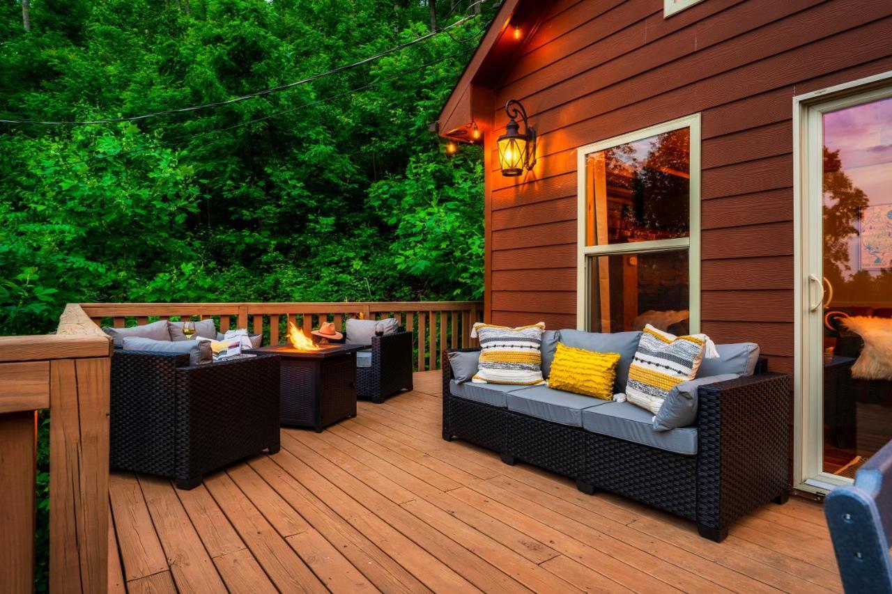 Mountainside - New Luxury Cabin-fire Table-hot Tub-3 Pools-ps5-bears Chalet Gatlinburg