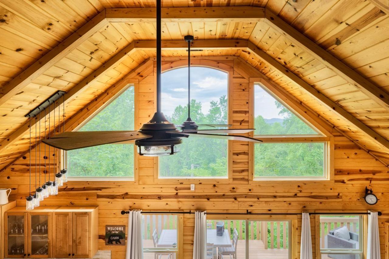 Mountainside - New Luxury Cabin-fire Table-hot Tub-3 Pools-ps5-bears * Gatlinburg