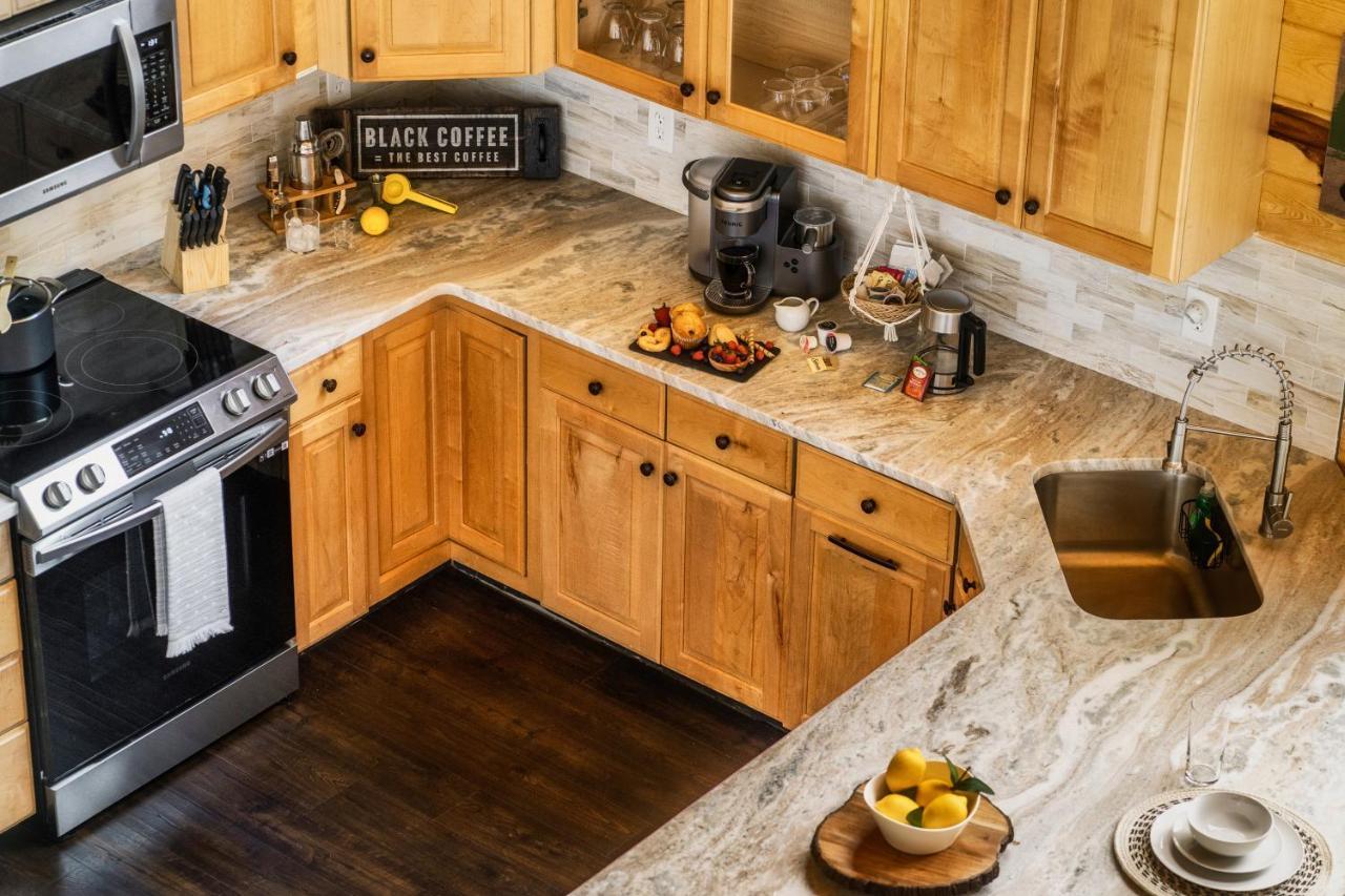 Mountainside - New Luxury Cabin-fire Table-hot Tub-3 Pools-ps5-bears Gatlinburg