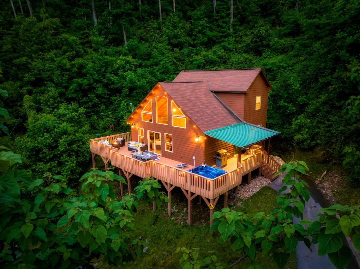 Chalet Mountainside - New Luxury Cabin-fire Table-hot Tub-3 Pools-ps5-bears Gatlinburg