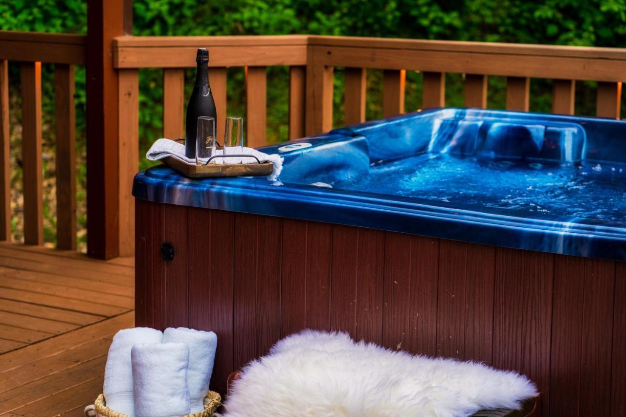 Chalet Mountainside - New Luxury Cabin-fire Table-hot Tub-3 Pools-ps5-bears Gatlinburg
