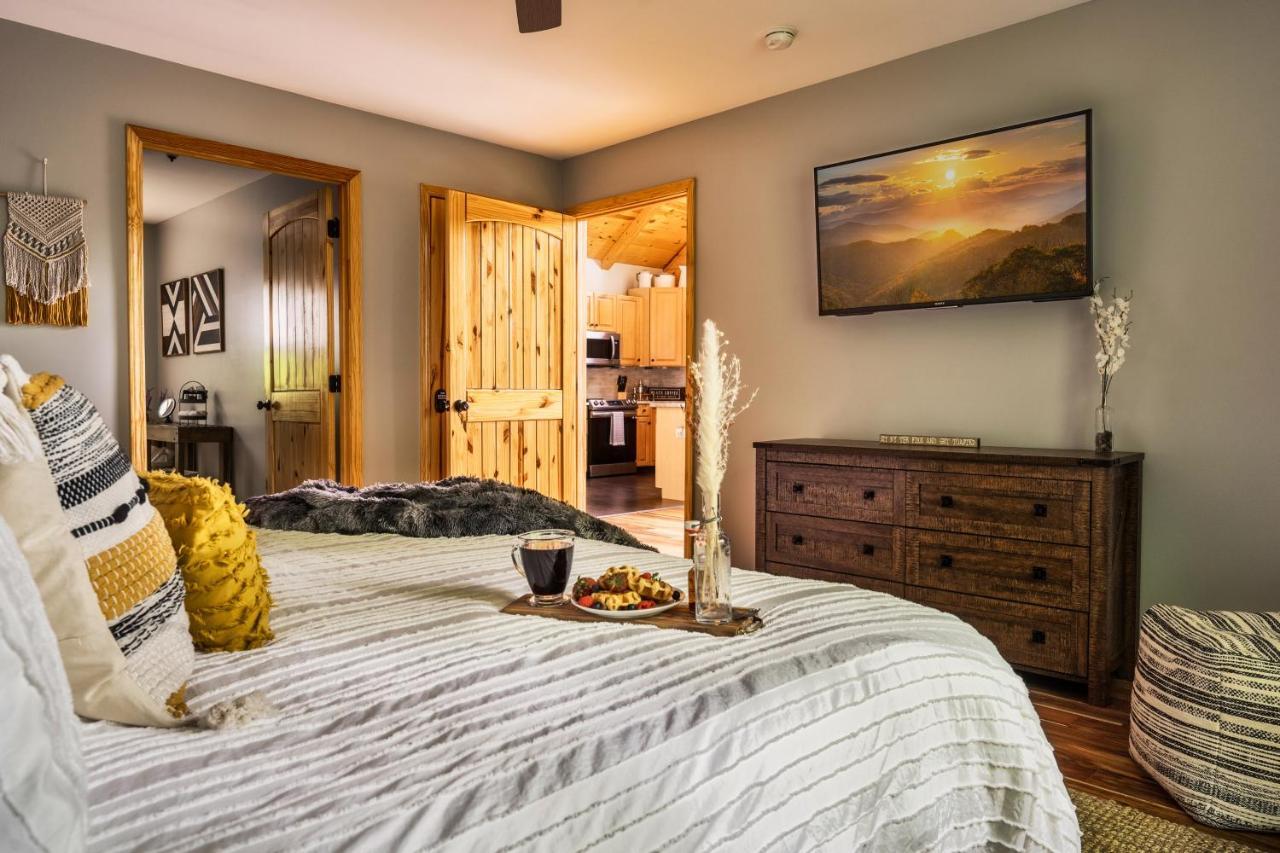 Mountainside - New Luxury Cabin-fire Table-hot Tub-3 Pools-ps5-bears *