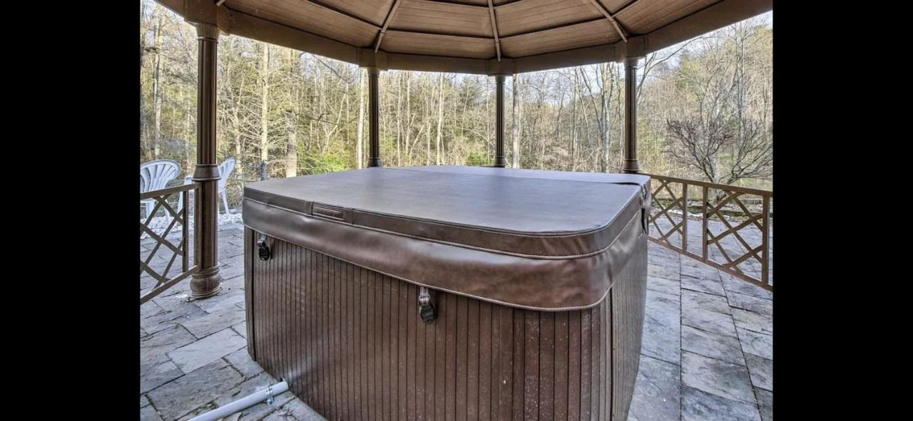 Chalet Smokey Mountain Hideaway *