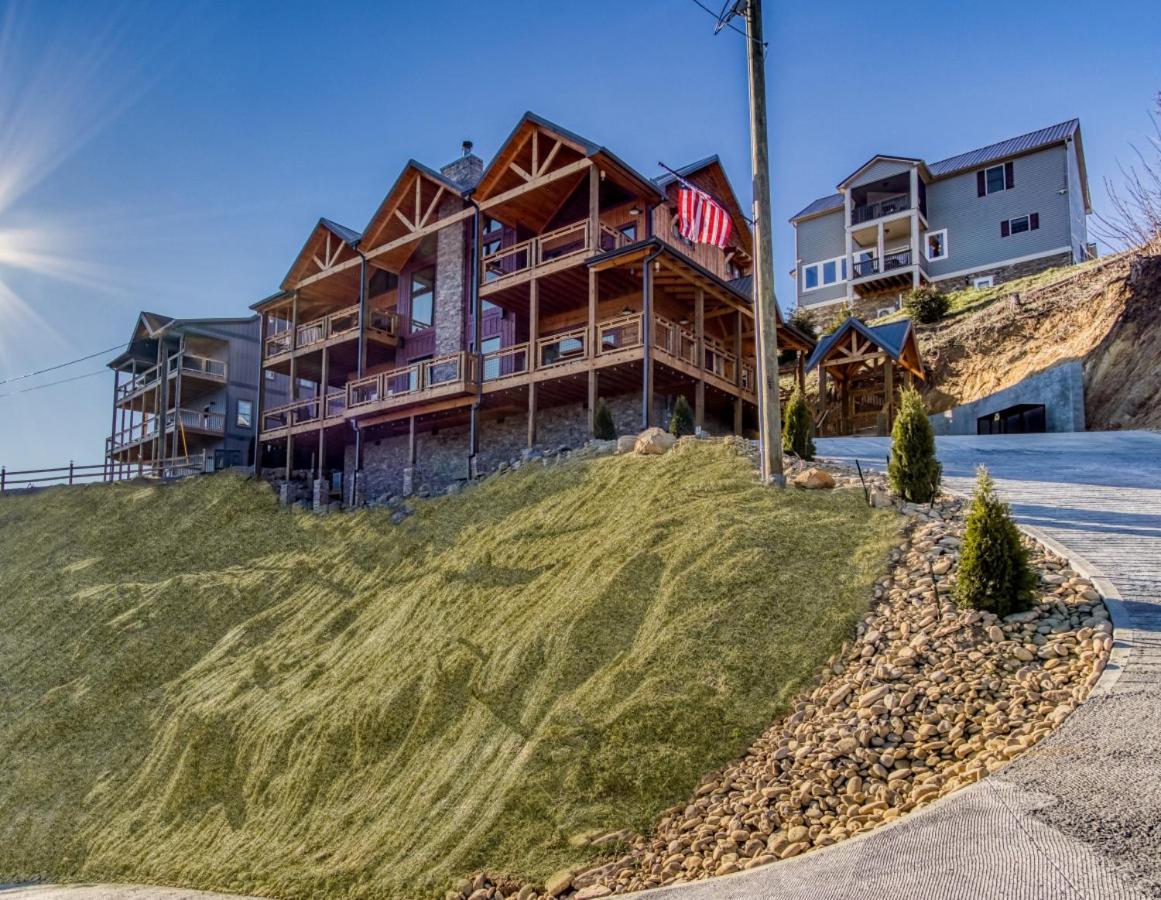 Moonshiners Hideout Hot Tub Game Pool Gatlinburg