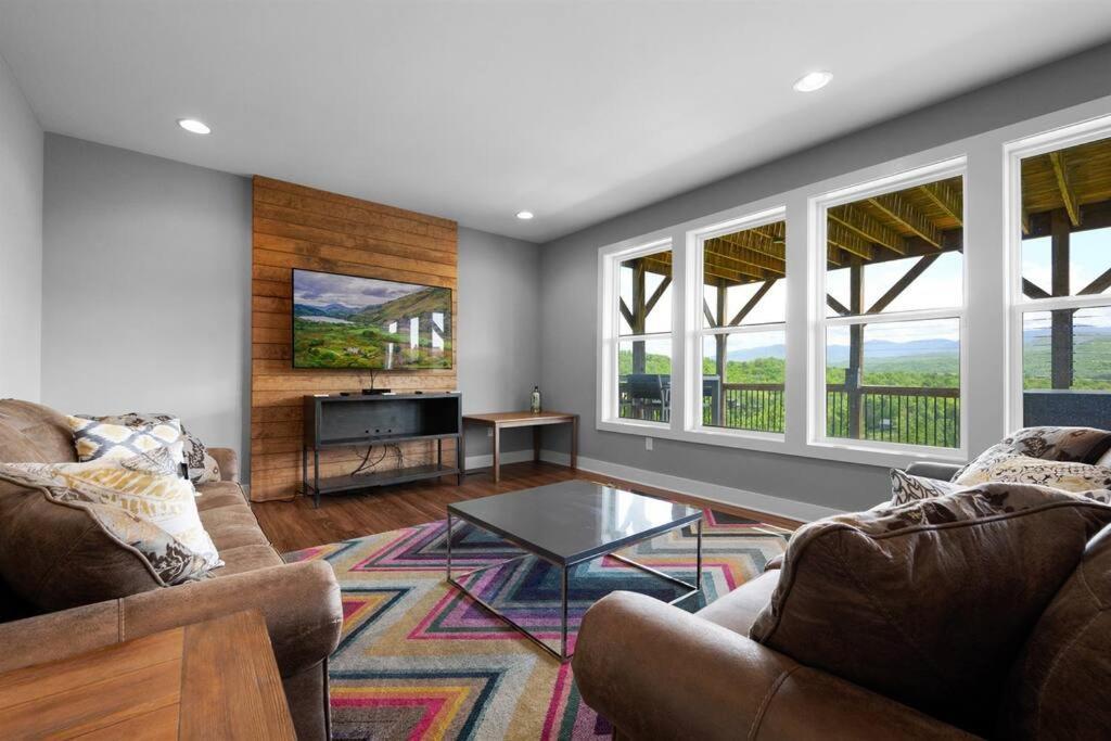 Modern Near Smoky Mountain National Park Villa Gatlinburg