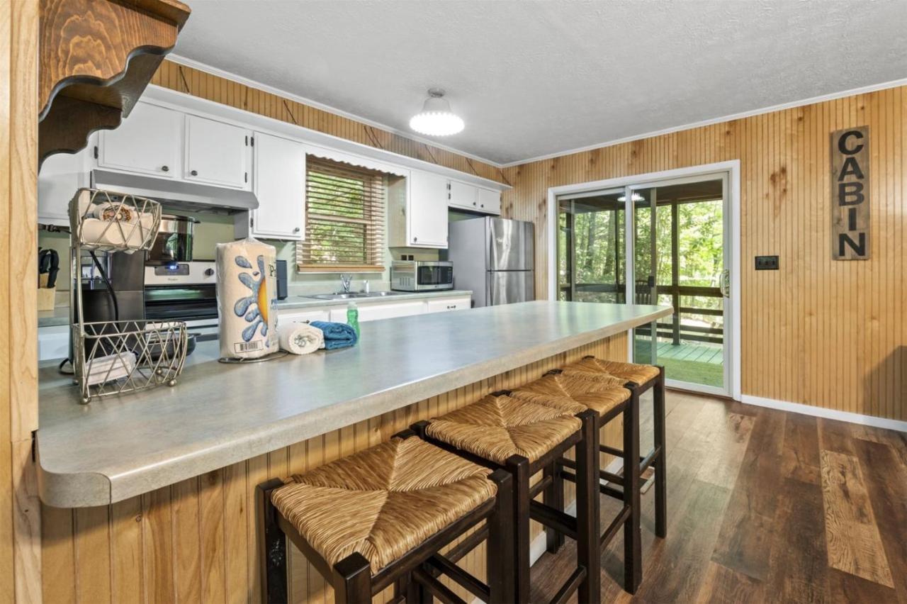 Serene Forest View- Hot Tub- Pet Friendly With Fenced Yard Holiday home Gatlinburg