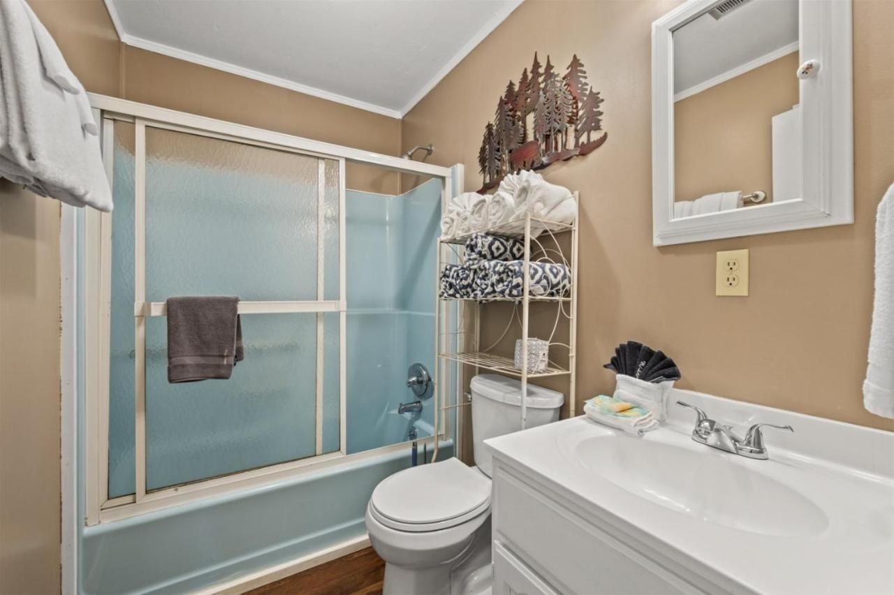 Holiday home Serene Forest View- Hot Tub- Pet Friendly With Fenced Yard