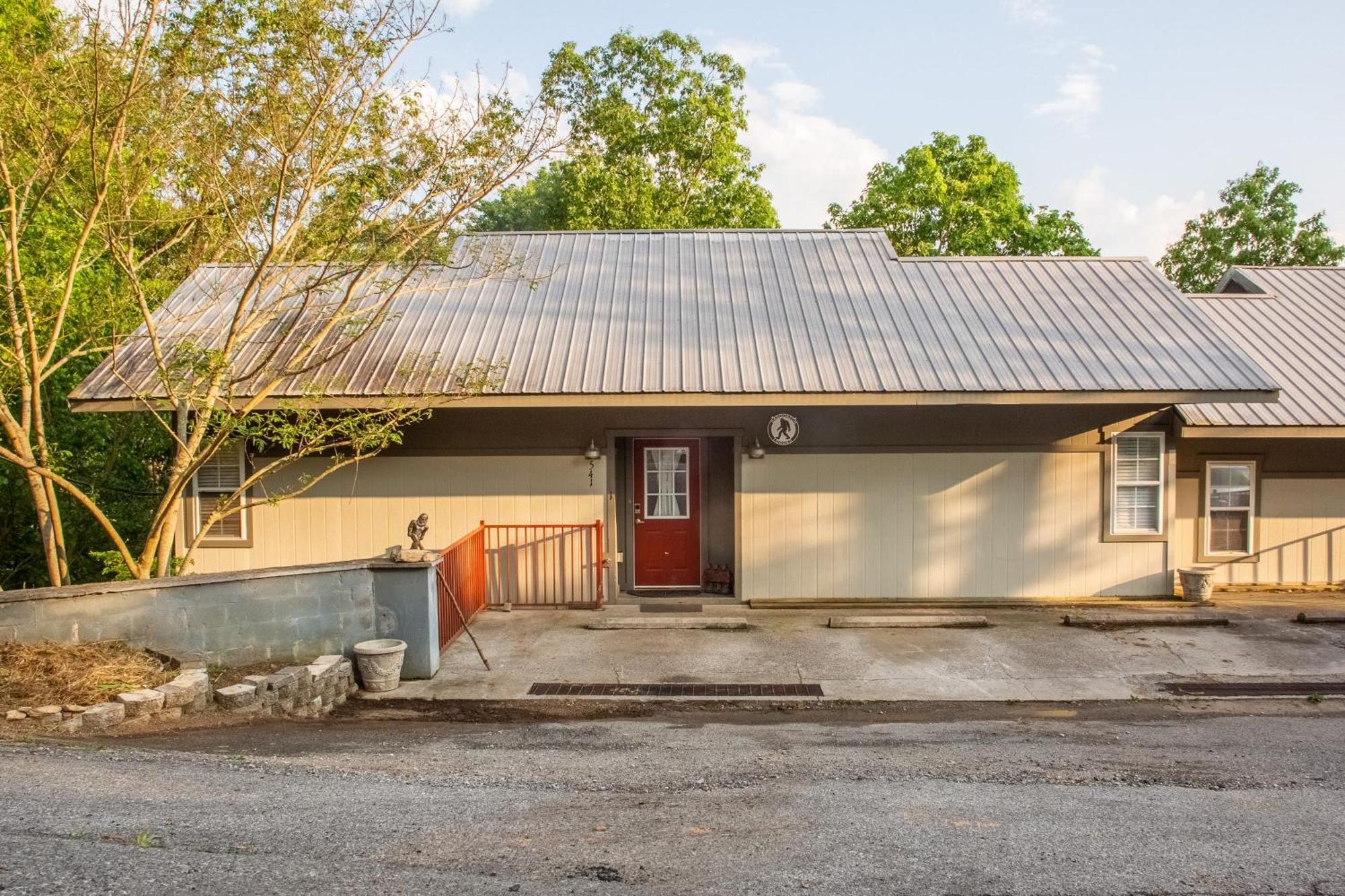 Sasquatch Cde Sleeps 35 Gatlinburg