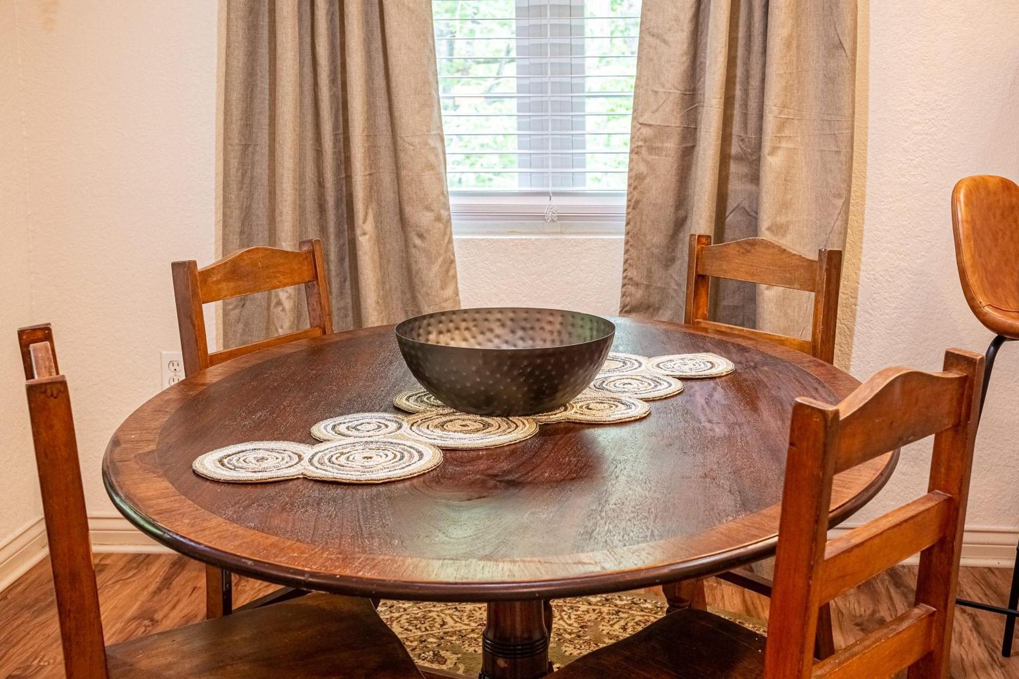 Sasquatch Cde Sleeps 35 Holiday home