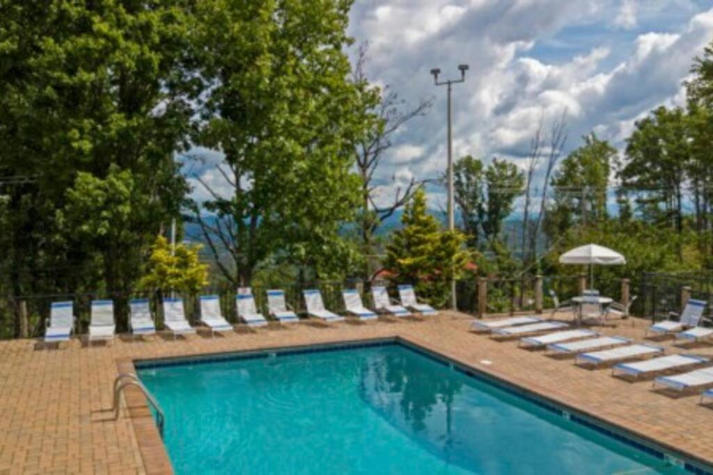 Mountain Springs * Gatlinburg