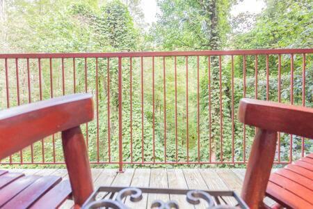 G Sasquatch Sleeps 13 Holiday home