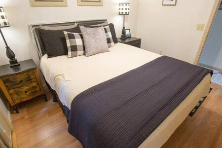 G Sasquatch Sleeps 13 Holiday home *