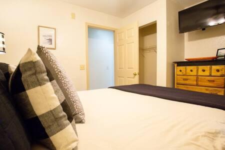 G Sasquatch Sleeps 13 Holiday home