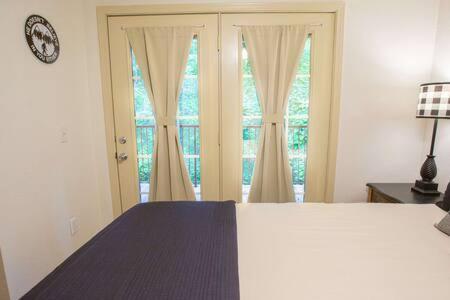 G Sasquatch Sleeps 13 Holiday home